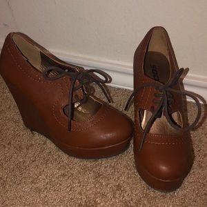 Heeled shoes. Size 6